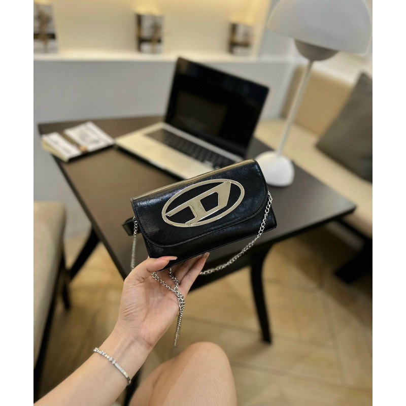 Túi nữ đeo chéo mác D to có dây đeo bụng phong cách mẫu mới hàng hót 2023