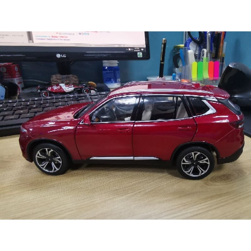 Mô hình Vinfast Lux SA có ô tô tặng kèm