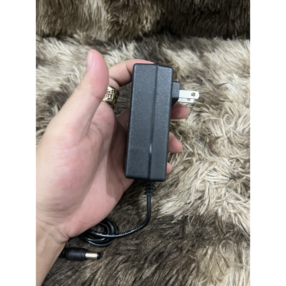 Sạc 1S 2A dùng cho pin máy bắn cốt, máy cân bằng laze ,có đèn báo và tự ngắt khi đầy.