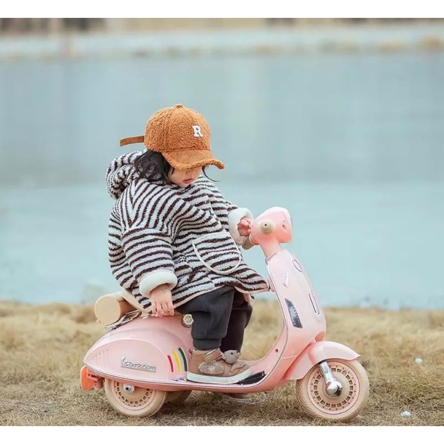 Xe Vespa loại mới cho bé mã XW 02 có kết nối bluetooth phát nhạc