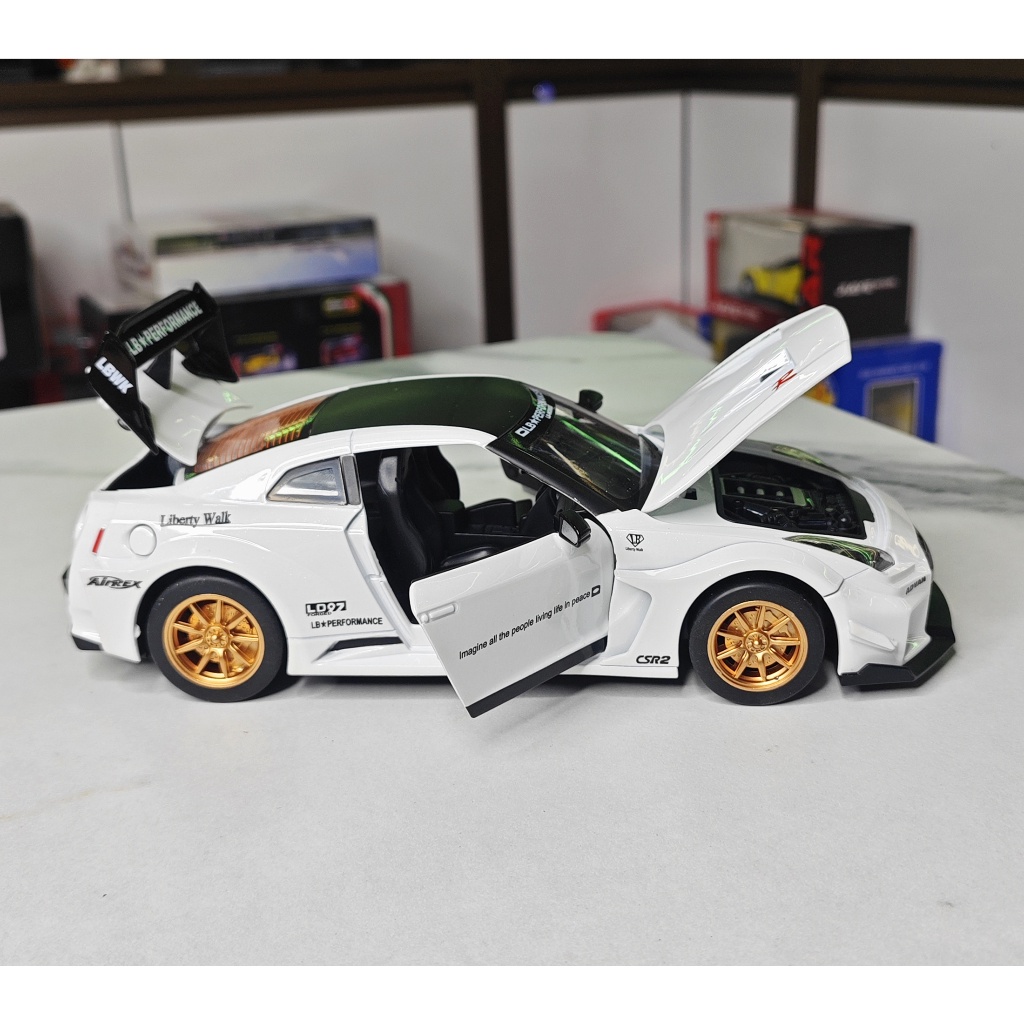 Xe mô hình hợp kim Nissan GTR CSR2 tỉ lệ 1:24 hãng Alloy 2 màu kèm Fig