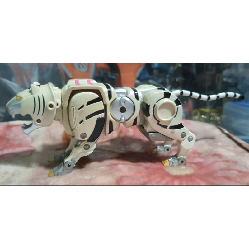 Mô hình đồ chơi siêu nhân gao Gaoranger DX Bandai. gao cọp trắng DX nhật.Tặng ô tô