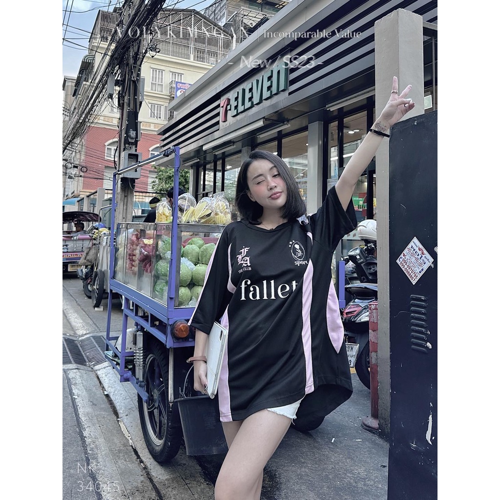 Áo scul.ptor fall.ett  viền hồng