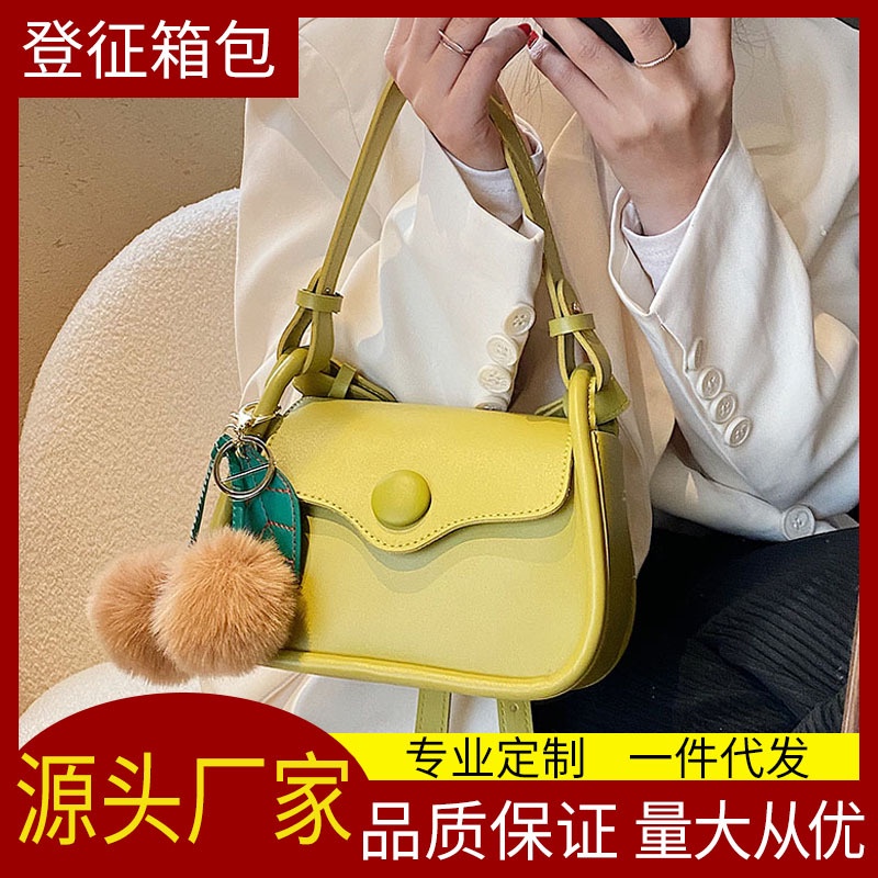 Túi xách công sở nữ hàng trung da pu size 20cm màu nâu đen kèm móc treo