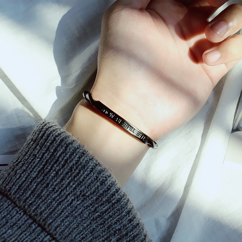 Vòng Tay Hở Màu Đen Khắc Chữ mobius Thời Trang Cho Cặp Đôi