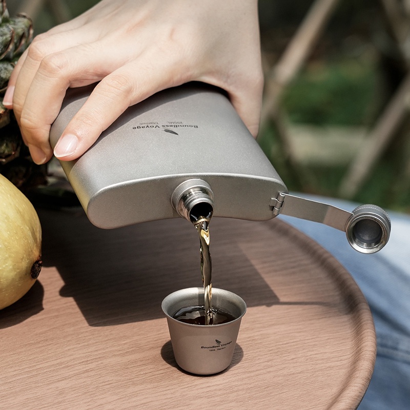 Bình Đựng Rượu Du Lịch 200ml Bằng Titan Kèm Phễu