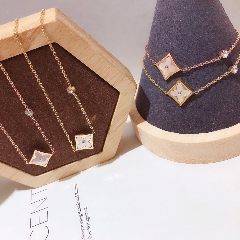 Vòng Tay louis vuitton Bằng Thép Titan Khắc Chữ lv monogram