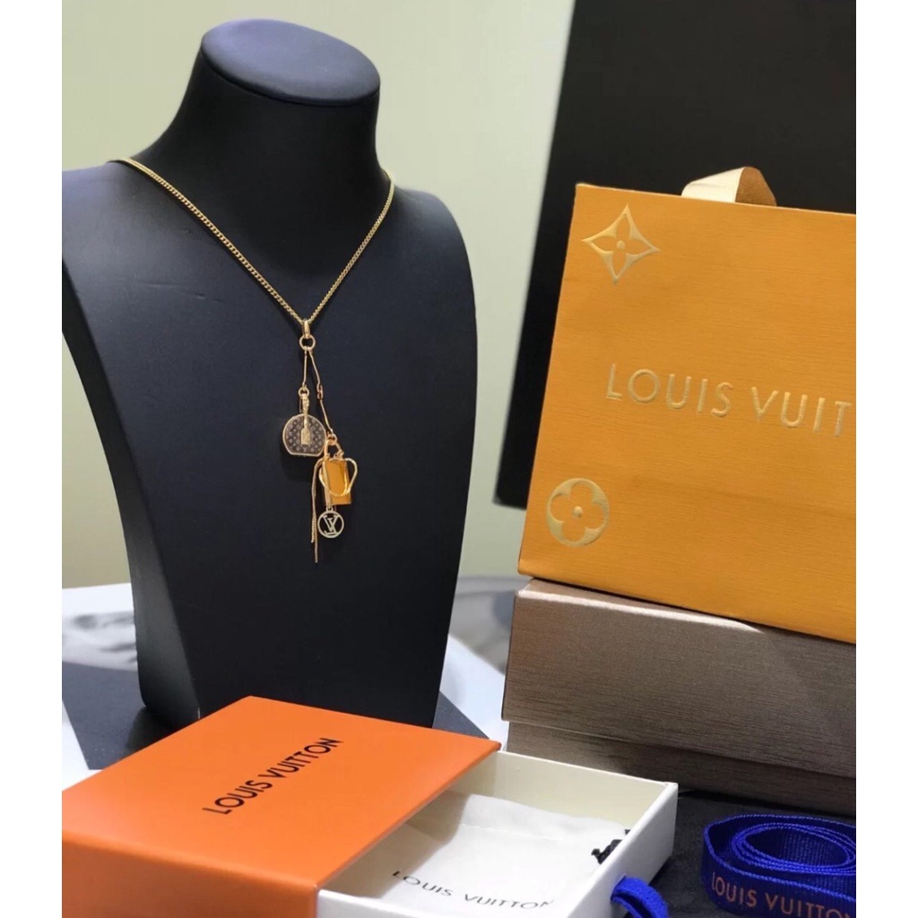 Vòng Tay louis vuitton Bằng Thép Titan Khắc Chữ lv monogram