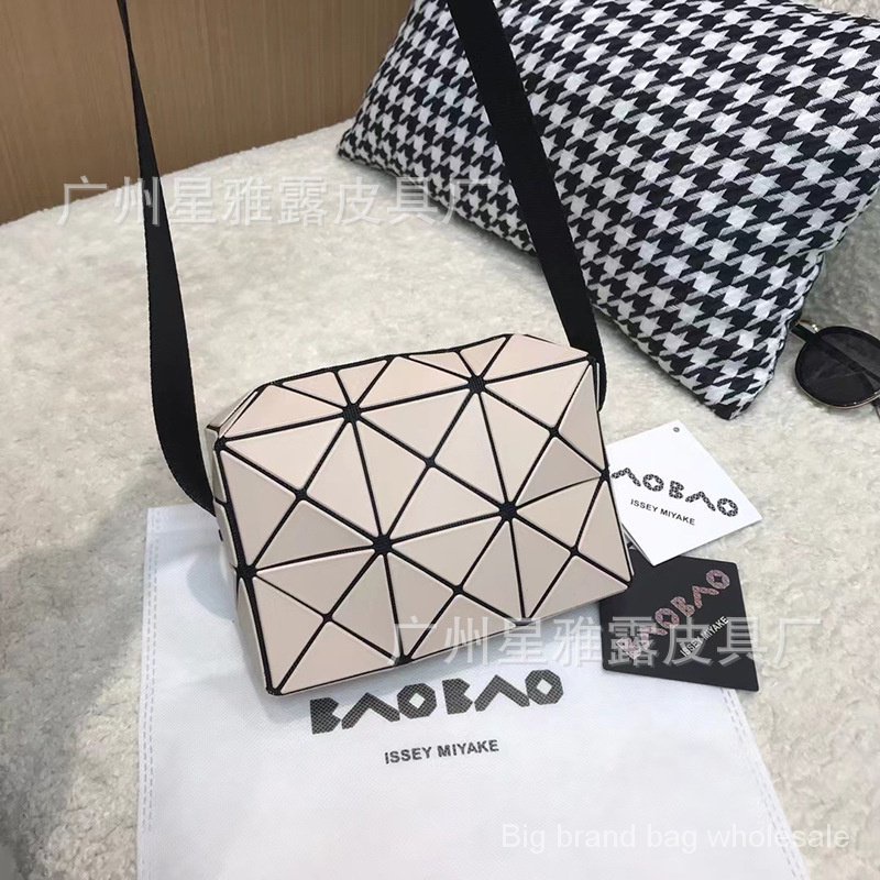 Túi Đeo Chéo Hình Vuông Nhỏ Đựng Điện Thoại Có Khóa Kéo Phong Cách macaron 2023 issey miyake Mới Cho Nữ