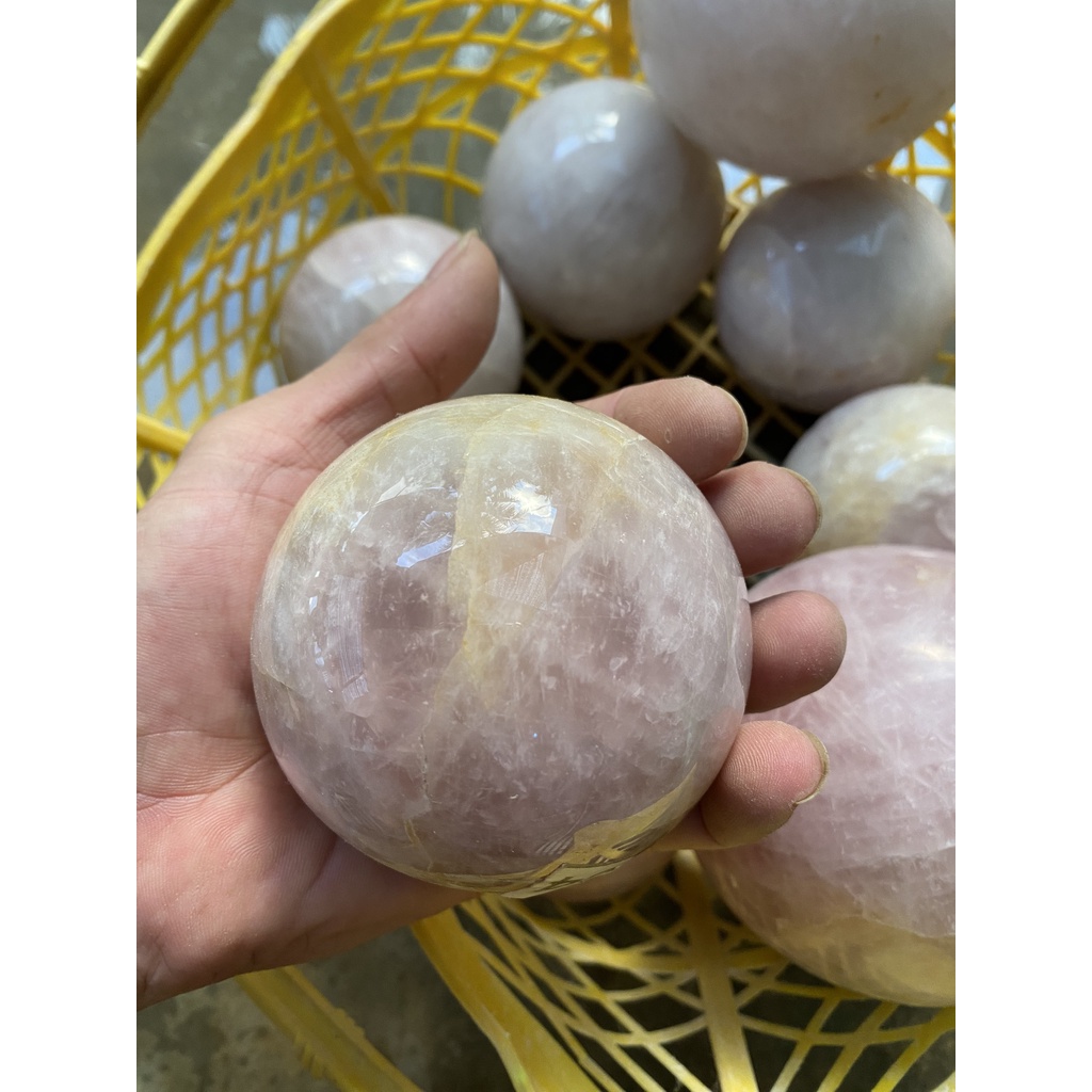 Bi cầu thạch anh hồng dùng làm trang trí nhà cửa bàn làm việc văn phòng công ty