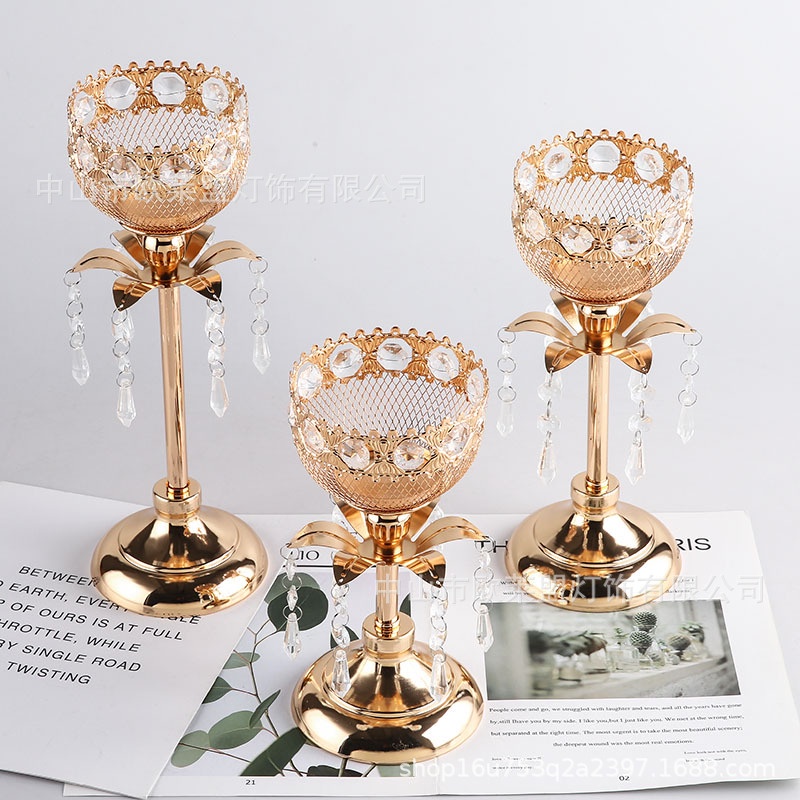 Giá Đỡ Đèn Cầy Bằng Kim Loại Phong Cách Châu Âu Sang Trọng