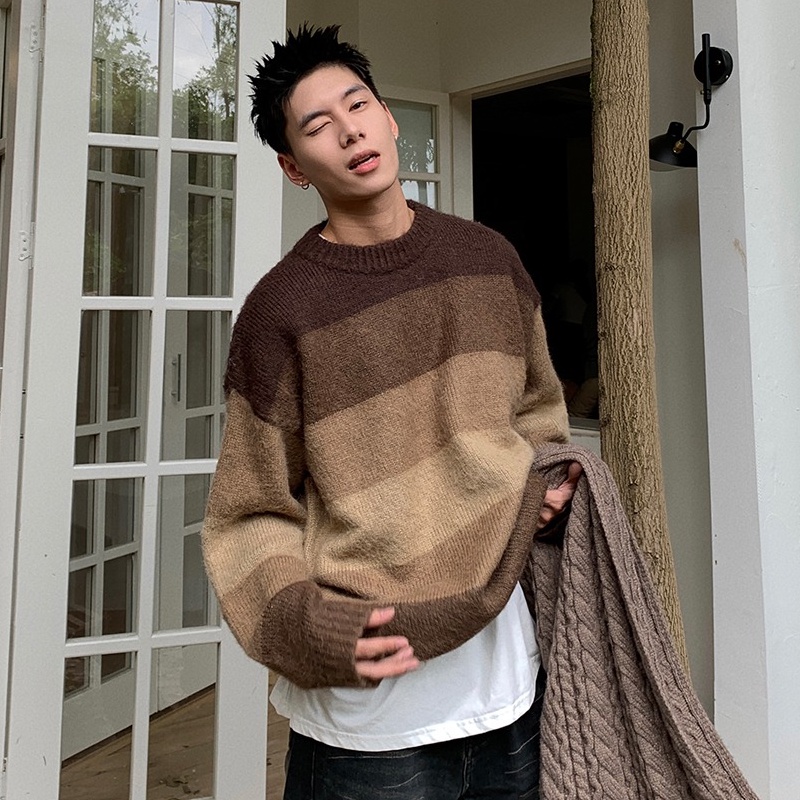 Áo sweater Dệt Kim Kẻ Sọc Nâu Dáng Rộng Phong Cách retro Hàn Quốc Cho Nam Giới