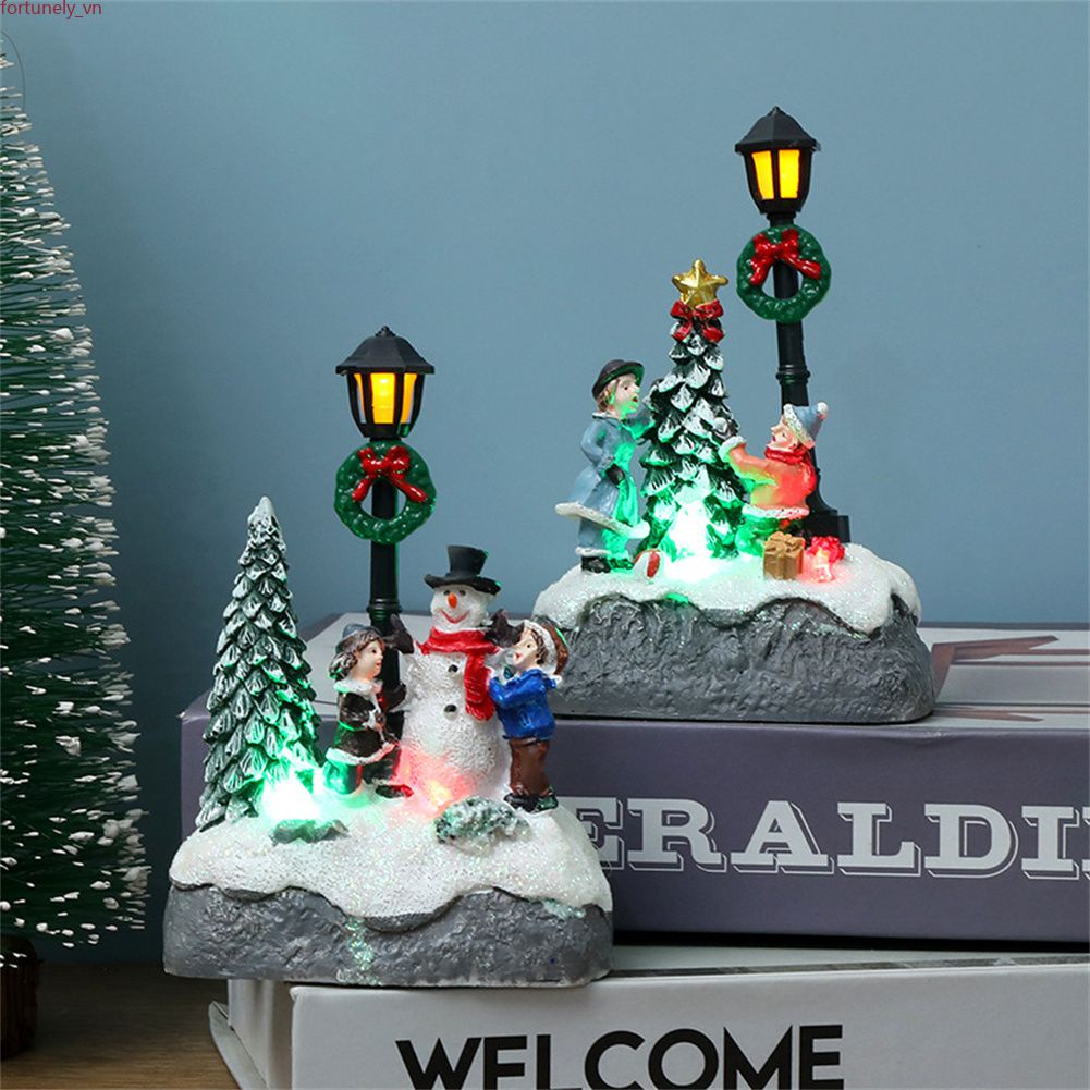 [Sẵn sàng] 13cm Cảnh làng Giáng sinh Cây Giáng sinh Đồ trang trí bằng nhựa Người tuyết có đèn LED Đèn đường hoạt hình Trang trí tượng thu nhỏ
