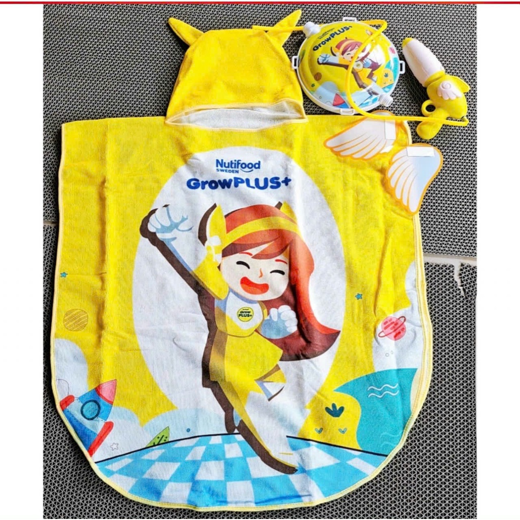 Bộ Đồ Chơi Phun Nước Và Áo Choàng Tắm