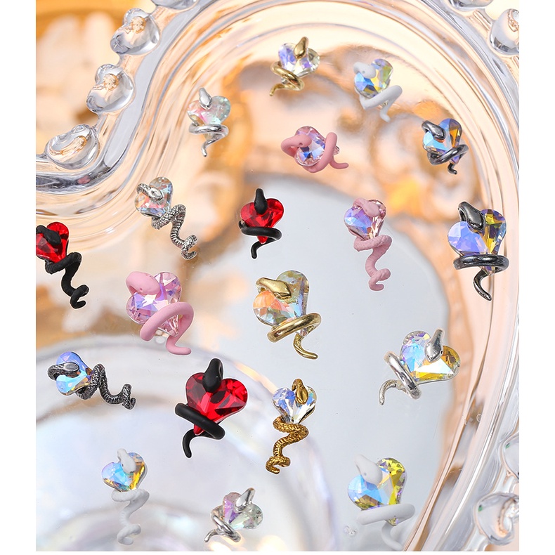 Hạt Kim Cương Giả Rắn Trang Trí Móng Tay Nghệ Thuật Hình Rắn Xung Quanh Trái Tim