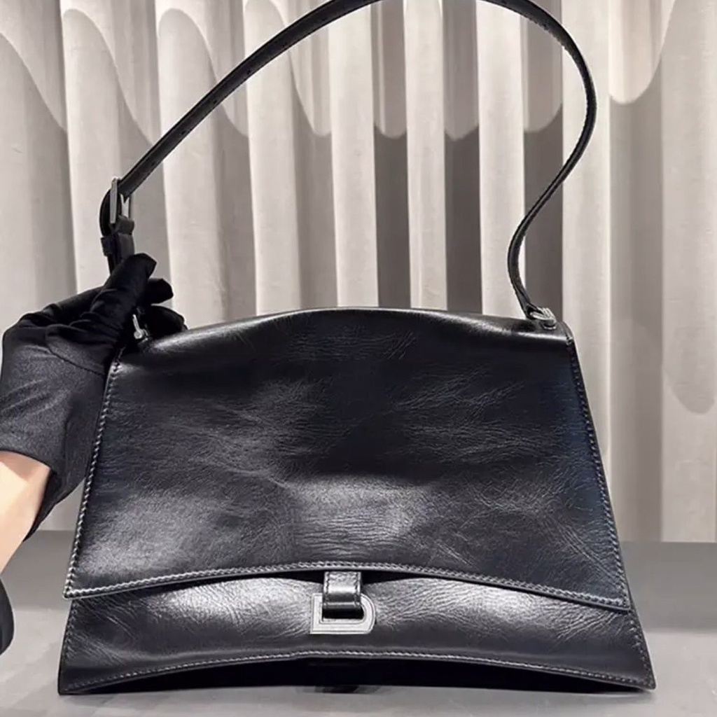 Xiaohongshu Túi Đeo Chéo Vai Màu Tối Phong Cách Công Nghiệp Nặng Thời Trang Thu Đông 2023