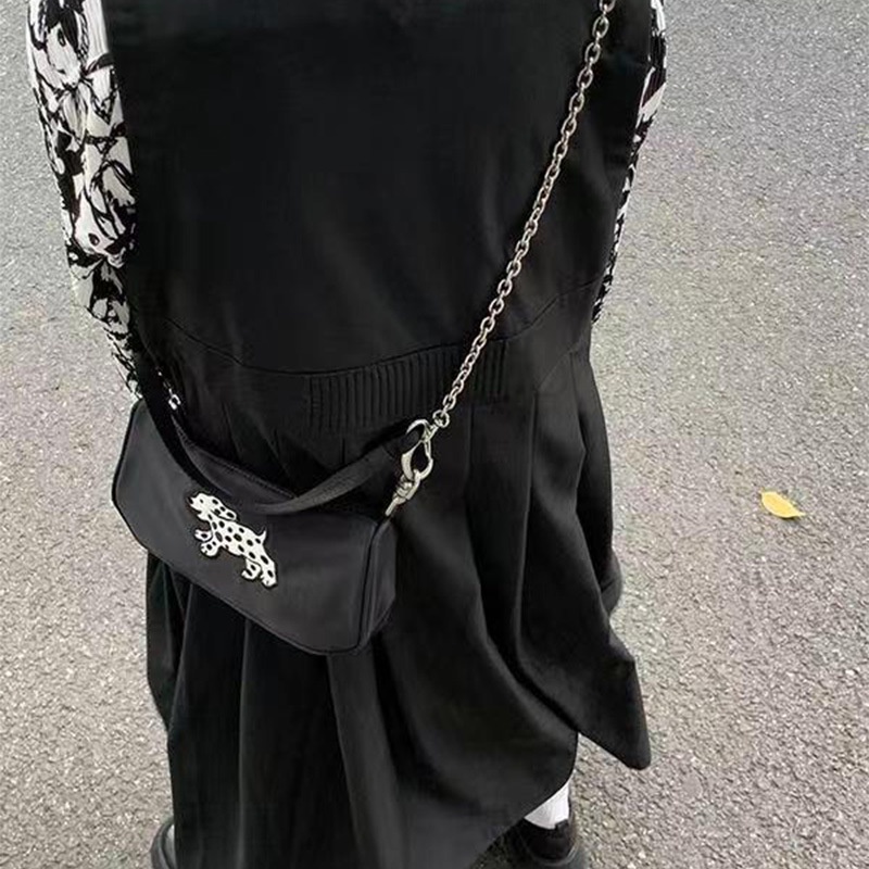 Túi Xách Da Pu Màu Đen Phối Dây Xích Độc Đáo Thời Trang Cho Nữ