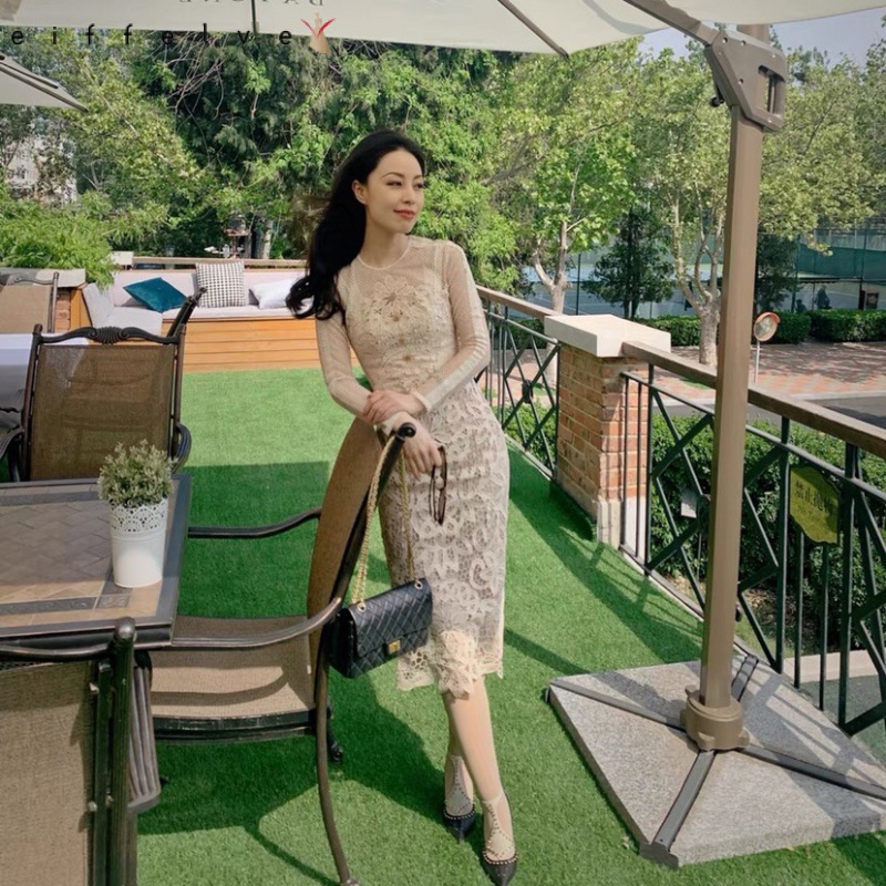 Váy Dài Ôm Eo Phối Ren Tay Dài Phong Cách Xuân Thu 2022 Mới Cho Nữ 1119