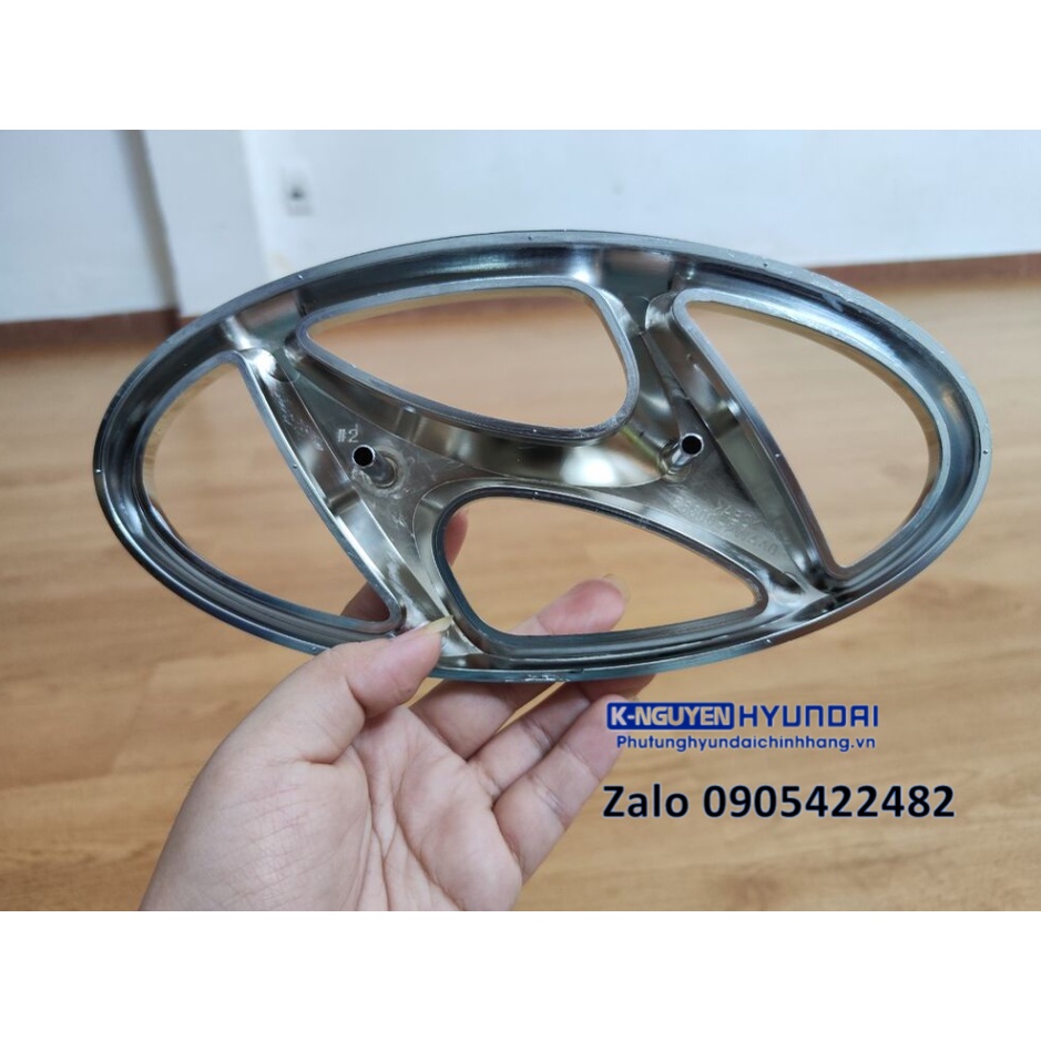 Logo chữ H đầu xe  Hyundai Santafe 2015,2016,2017,2018 - Mã hàng: 863002WAA0