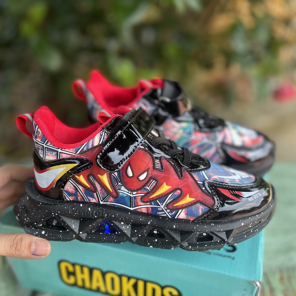 Giày thể thao siêu nhân người nhện có đèn led cảm ứng mềm êm chân mã mới SN9967