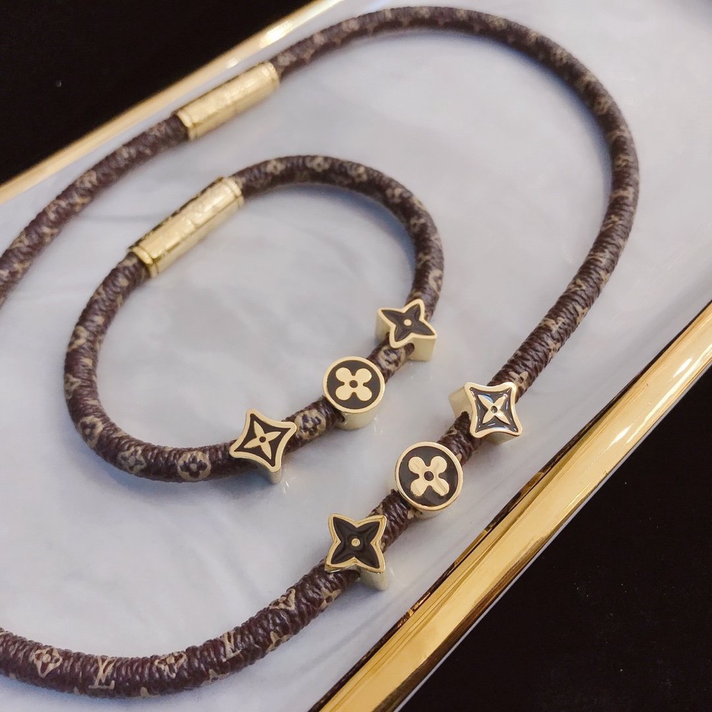 Vòng Tay louis vuitton Bằng Thép Titan Khắc Chữ lv monogram