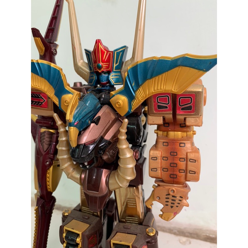 Mô hình siêu nhân Gao God tặng kèm xe