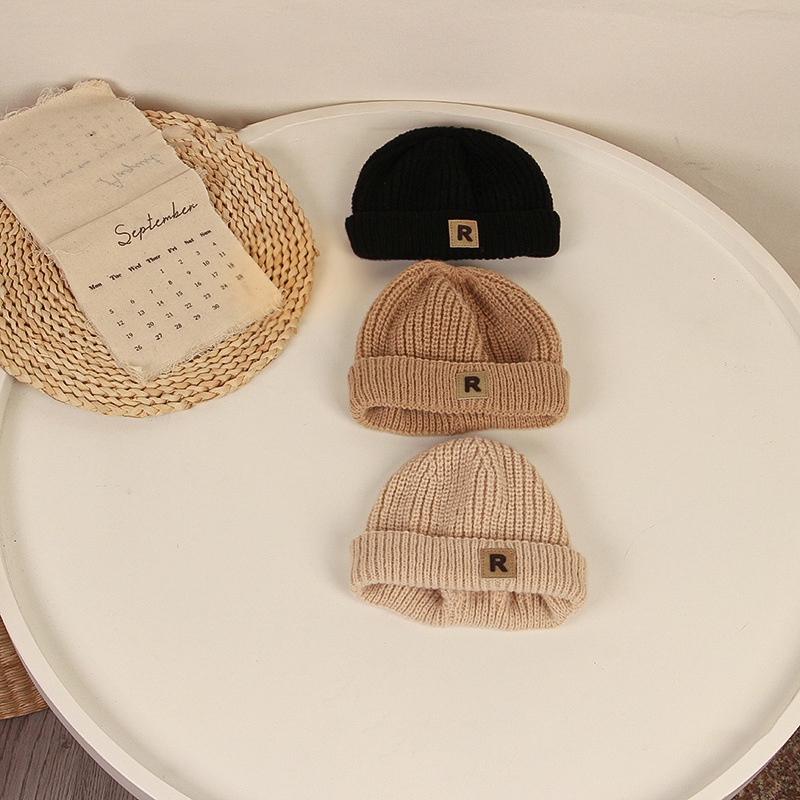 Mũ Len Tròng Đầu Hình Chữ Cái Cá Tính Cho Bé