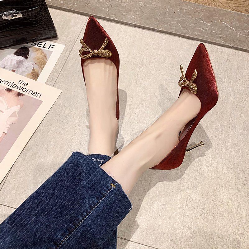 Giày Cao Gót Mũi Nhọn Đính Đá Lấp Lánh Thiết Kế Mới Thời Trang Mùa Xuân Dành Cho Nữ