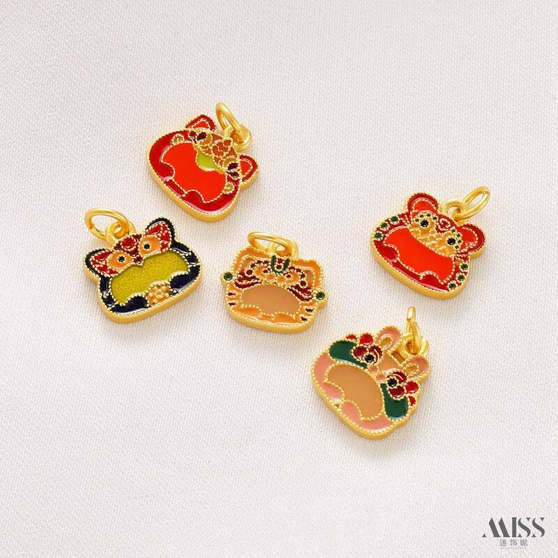 Mặt Dây Chuyền Vàng 18k Hình Năm Con Rồng Nhỏ Nhắn