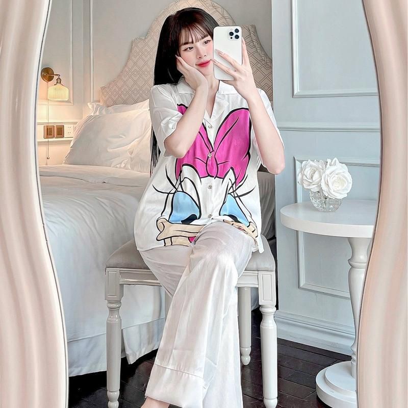 Bộ ngủ pijama nữ tay ngắn quần dài gấm xước ánh kim họa tiết Vịt JUSOKA