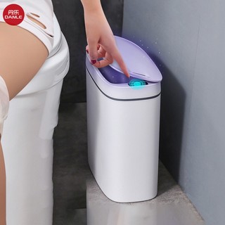 Thùng rác thông minh cảm ứng tự động sáng tạo cho nhà vệ sinh