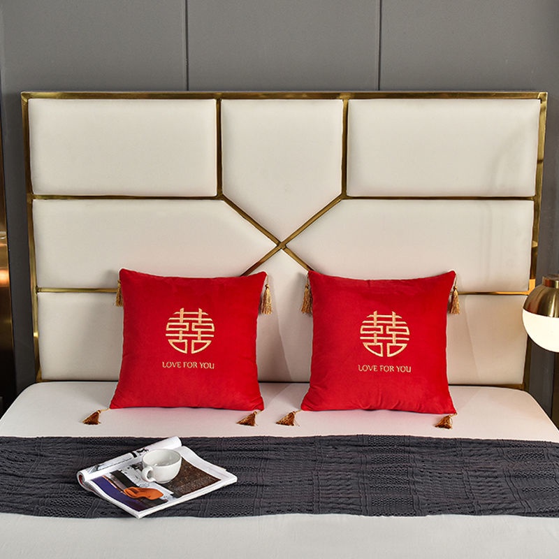 Cặp Gối Nhung Thêu Nhân Vật Hạnh Phúc Màu Đỏ Thoải Mái Dùng Trang Trí Ghế sofa Phòng Khách / Tiệc Cưới