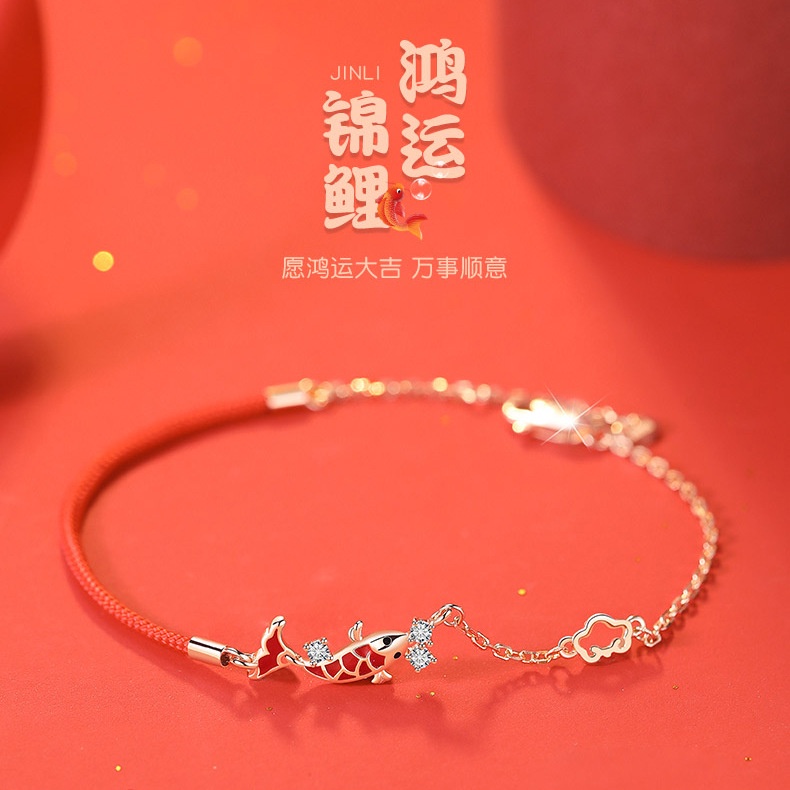 Vòng Tay Dây Đỏ May Mắn Hình Cá Chép Vàng Cho Nữ Sinh