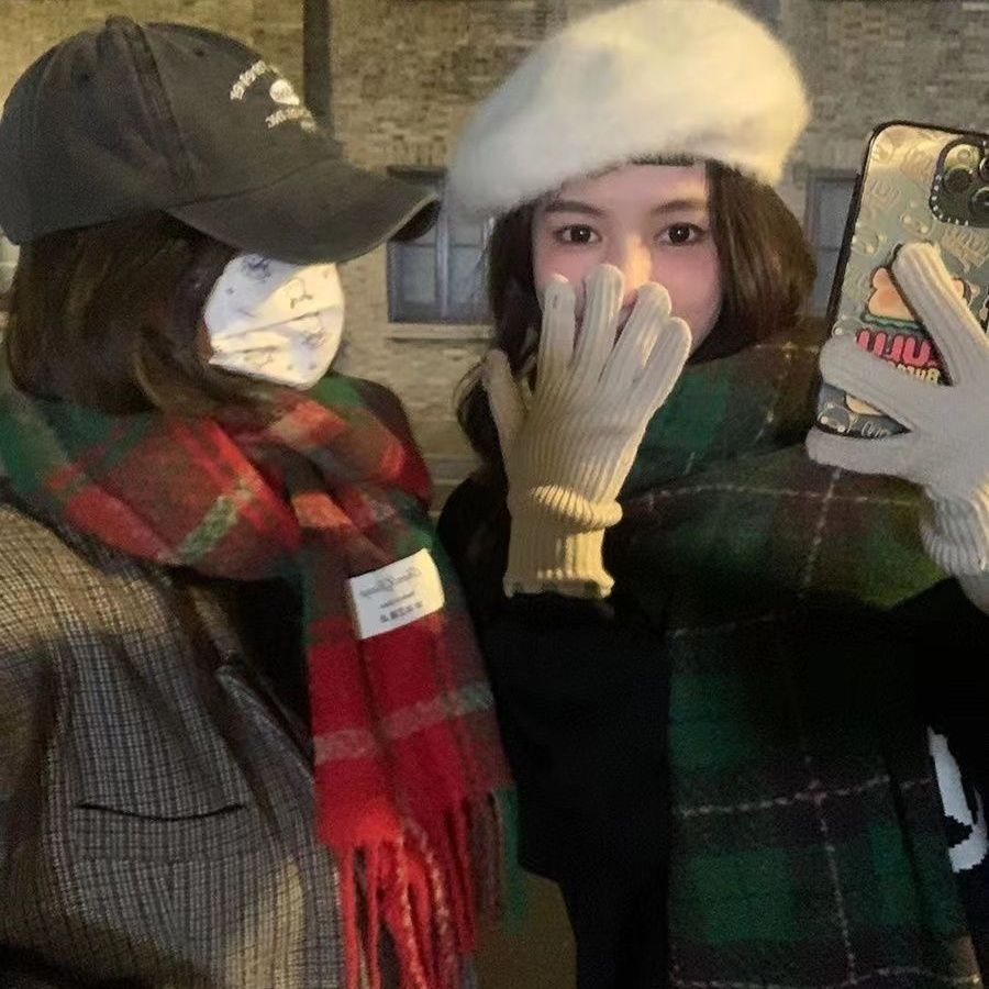 Khăn Choàng Cổ Sọc Caro Đỏ Phối Tua Rua Phong Cách Giáng Sinh Năm Mới Cho Nữ