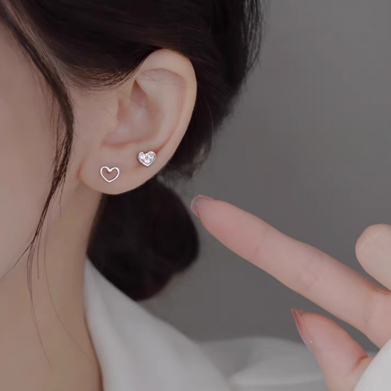 We flower Set 2 Bông Tai Mạ Bạc 925 Hình Trái Tim Đính Đá Thời Trang Cho Nữ