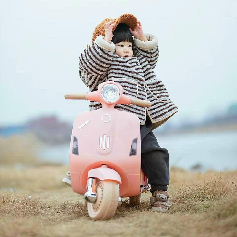 Xe Vespa loại mới cho bé mã XW 02 có kết nối bluetooth phát nhạc