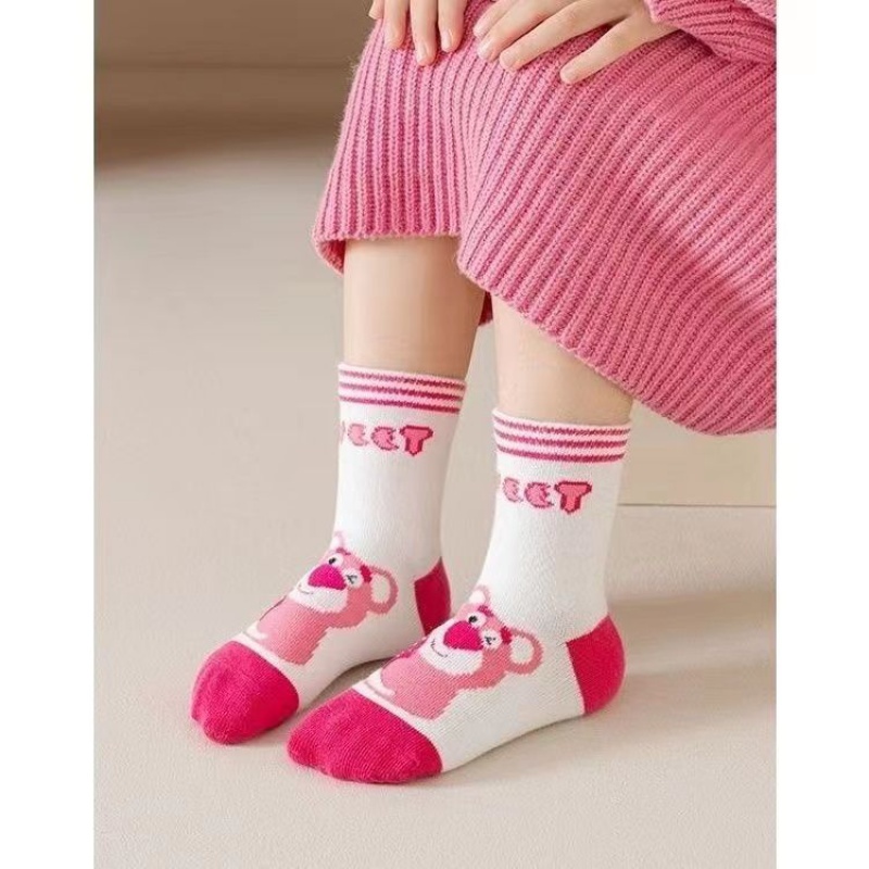 Đôi Vớ Thoáng Khí Cỡ Vừa Và Nhỏ Họa Tiết Dâu Tây Dễ Thương Thời Trang Thu Đông Cho Bé Gái
