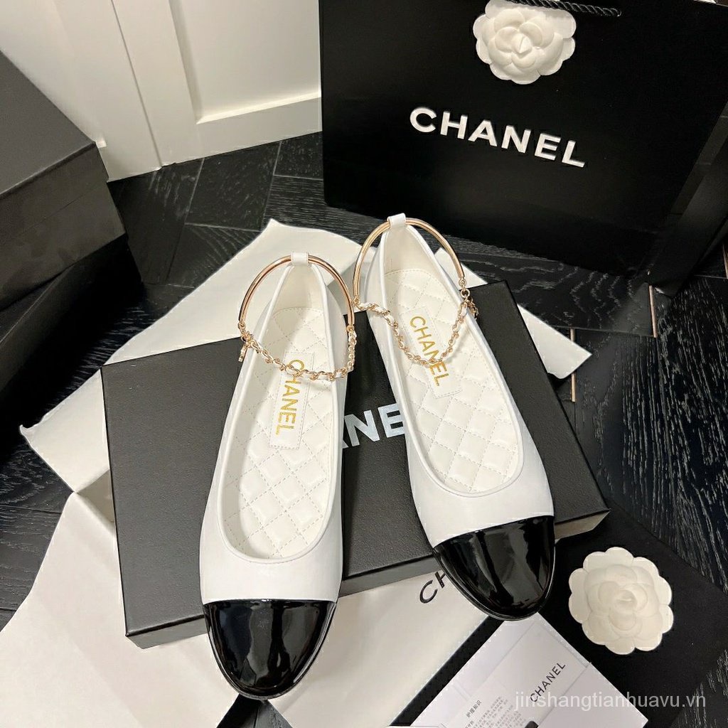 Giày Búp Bê Da Đế Bằng Mũi Tròn Phối Dây Xích Thời Trang 23 Dành Cho Nữ