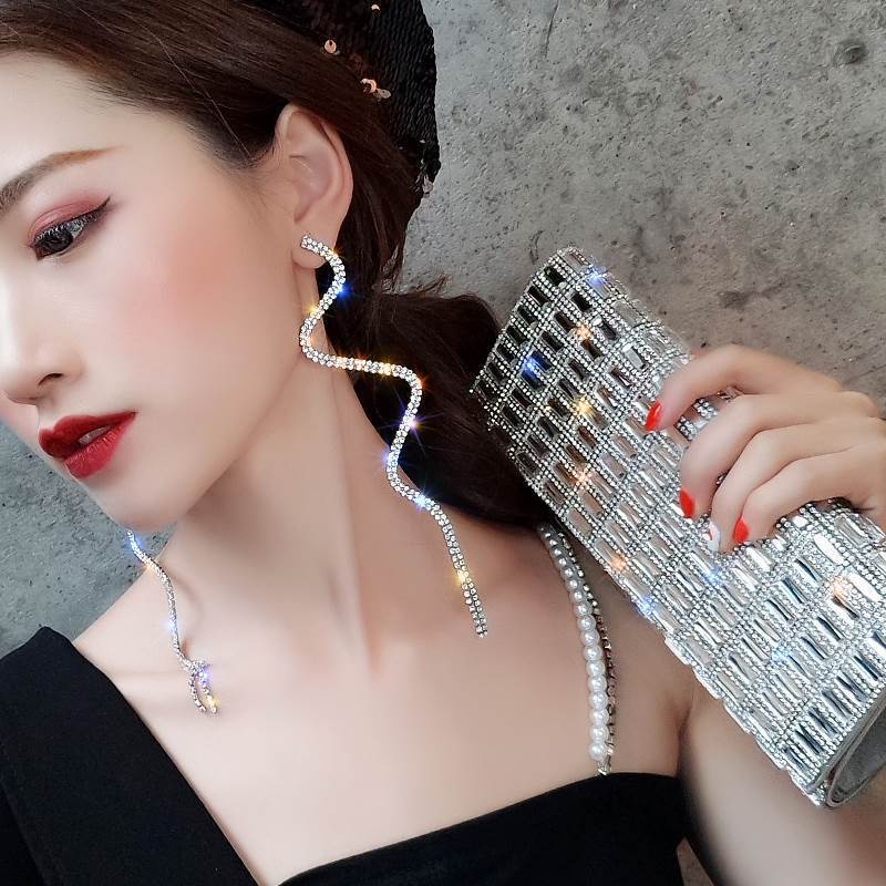 Khuyên Tai Tua Rua Dài Hình Rắn Đính Kim Cương Lấp Lánh Dễ Phối Đồ Phong Cách Hàn Quốc