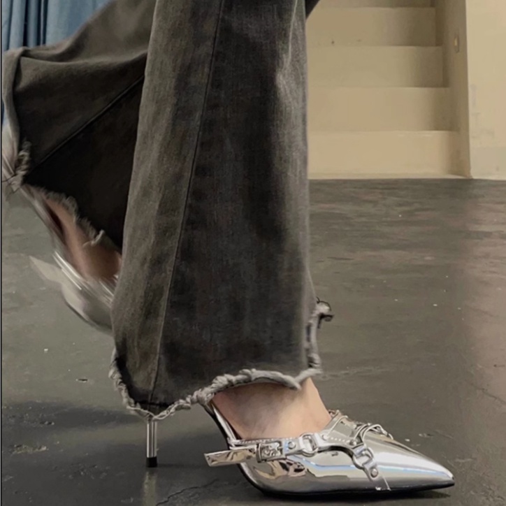 Giày Cao Gót Mũi Nhọn Màu Đen Đính Đinh Tán Phong Cách Âu Mỹ