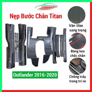 Ốp bậc cửa, nẹp bước chân Outlander 2016-2020 vân cacbon chống trầy bảo vệ trang trí xe