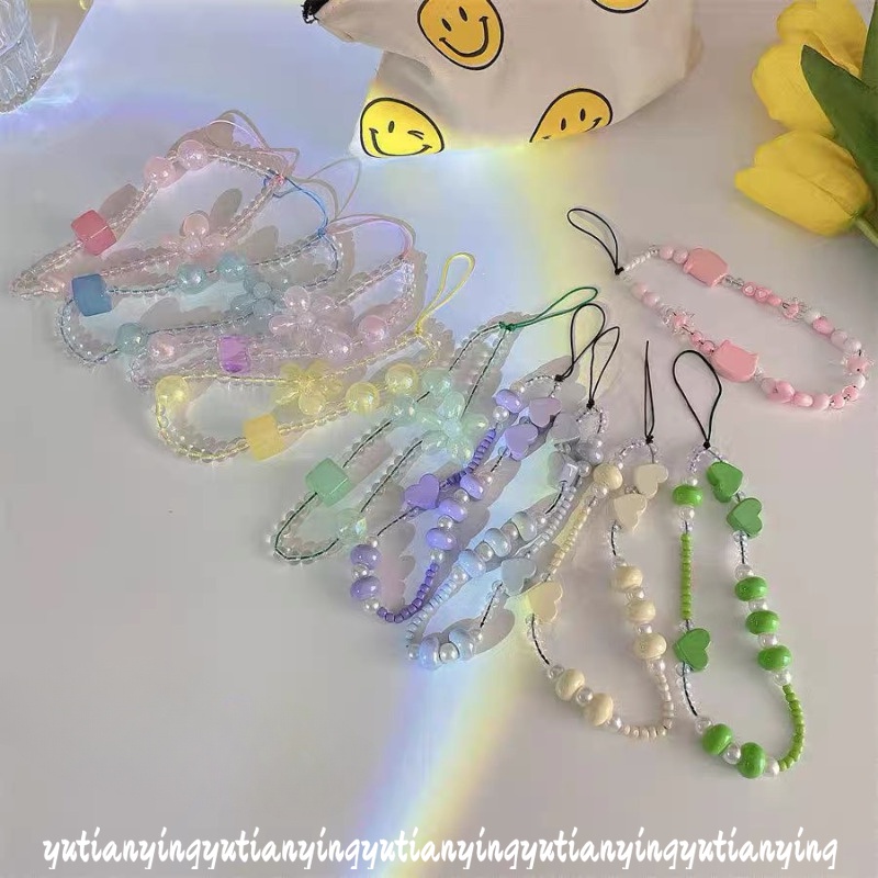 Dây Đeo Điện Thoại Xỏ Hạt Nhiều Màu Hình Hoa Và Bướm Lãng Mạn