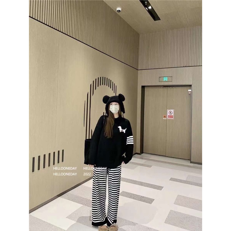 Áo Len , Áo Sweater Nam Nữ Thêu Logo Chó Có Sọc Kẻ Tay - Chất Liệu Len Dày Dặn