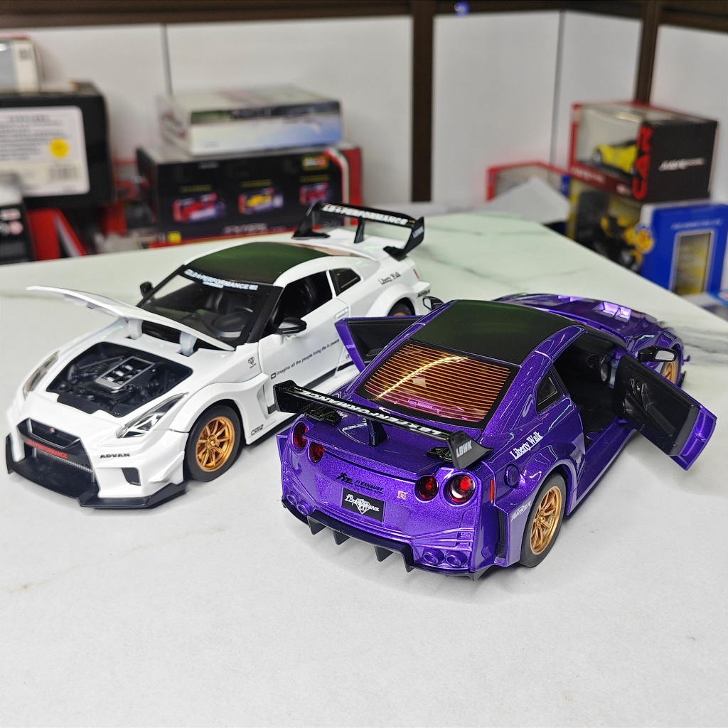 Xe mô hình hợp kim Nissan GTR CSR2 tỉ lệ 1:24 hãng Alloy 2 màu kèm Fig