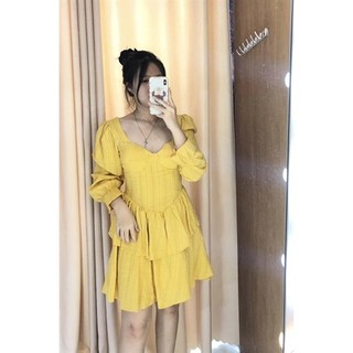 đầm mút ngực bèo tầng bo tay vàng c111