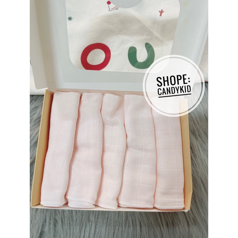 Khăn sữa sợi tre cho bé.