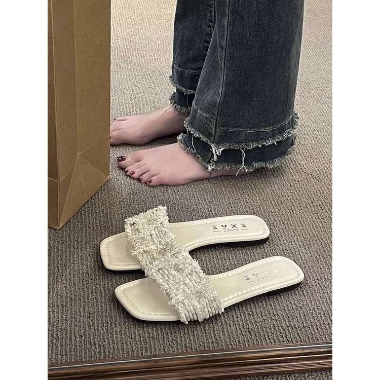 Dép Sandal Đế Phẳng Mùa Hè Dễ Phối Đồ Cho Nữ