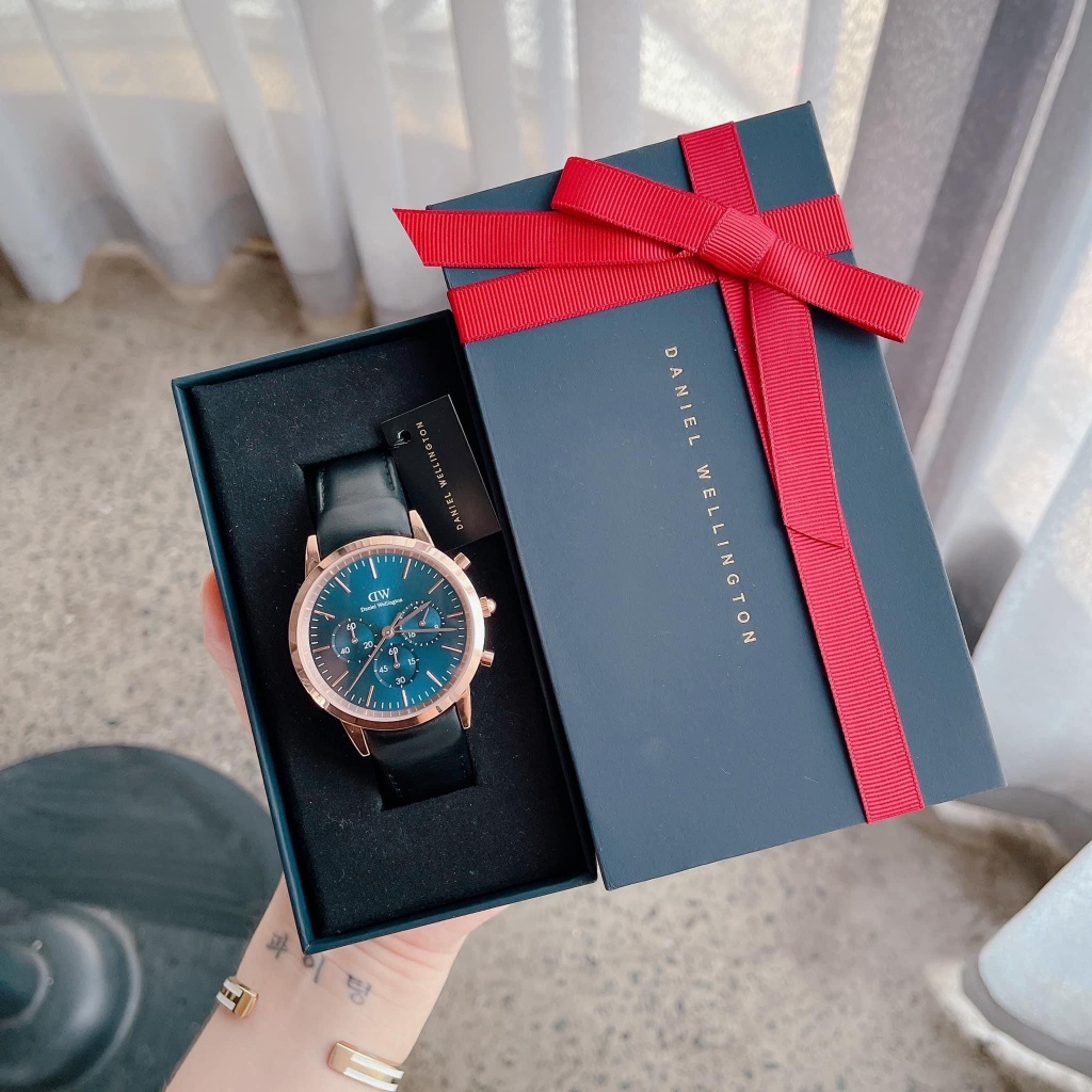 Đồng Hồ Nam Dw Daniel Wellington Iconic Chronograph 6 Kim, 42mm Mặt Tròn Dây Da Chính Hãng