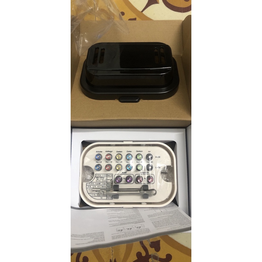 Vặn vít implant 8 hãng