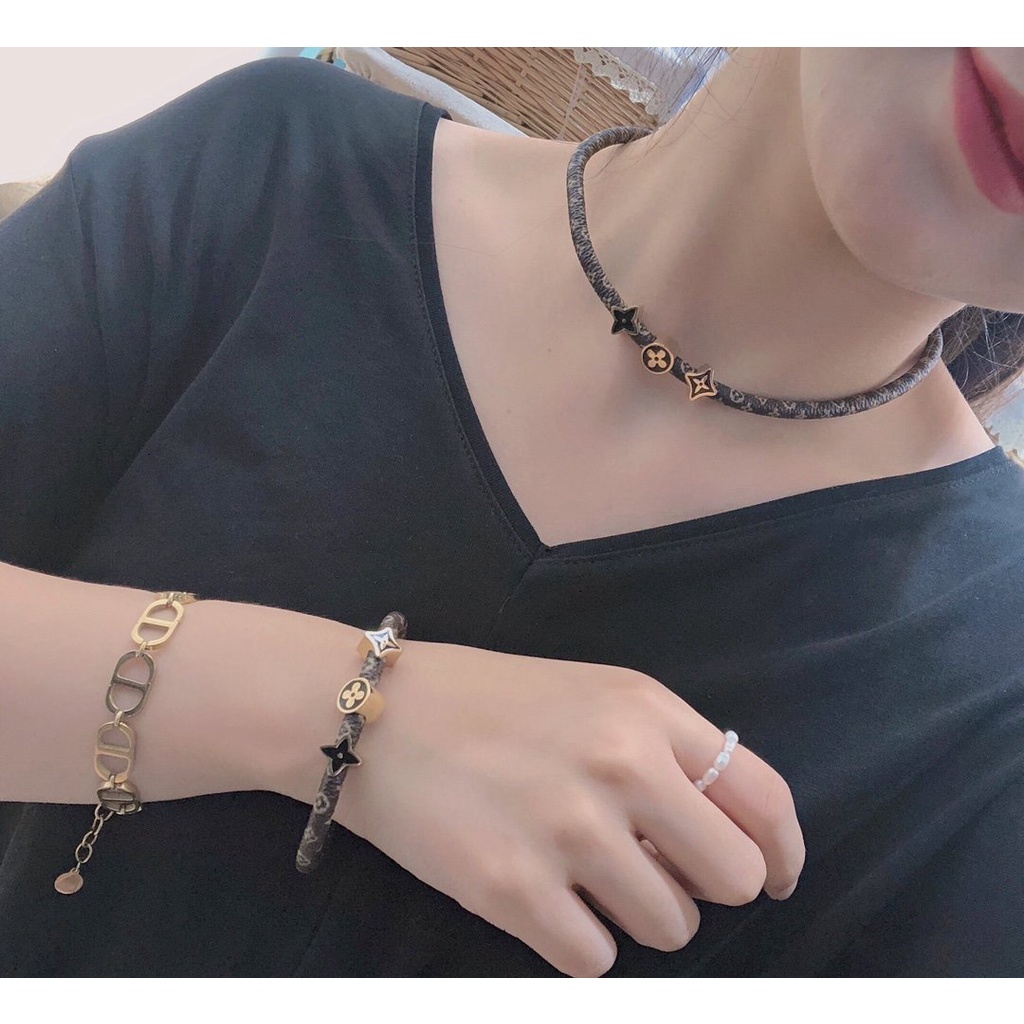 Vòng Tay louis vuitton Bằng Thép Titan Khắc Chữ lv monogram